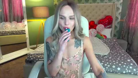 Snapshot of kiragrayyy chatting on February 11, 1:41 pm kiragrayyy online show from February 11, 1:41 pm