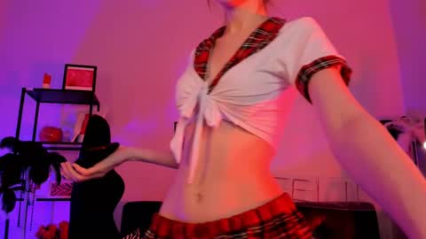 Snapshot of kiramontoyaa chatting on February 17, 9:32 pm Kira online show from February 17, 9:32 pm