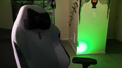 KiraSpitQueen online show from September 28, 3:15 am