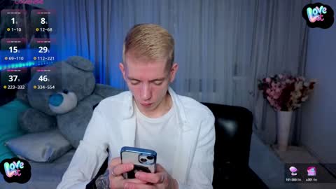 Snapshot of kireev_ chatting on January 25, 7:06 am online show from January 25, 7:06 am