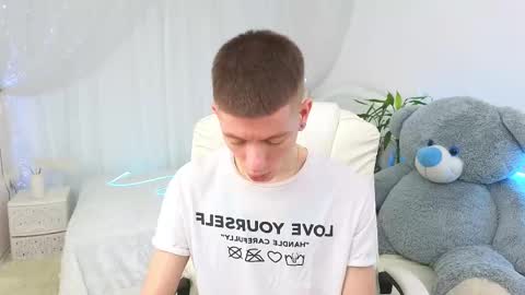 Snapshot of kireev_ chatting on March 11, 10:07 am online show from March 11, 10:07 am