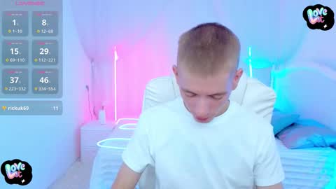 Snapshot of kireev_ chatting on October 5, 9:18 am online show from October 5, 9:18 am