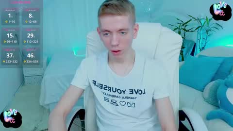 Snapshot of kireev_ chatting on February 19, 7:06 am online show from February 19, 7:06 am