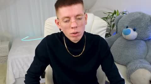Snapshot of kireev_ chatting on March 12, 9:23 am online show from March 12, 9:23 am