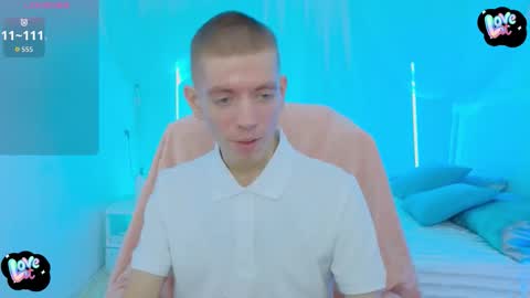 Snapshot of kireev_ chatting on October 19, 9:25 am online show from October 19, 9:25 am