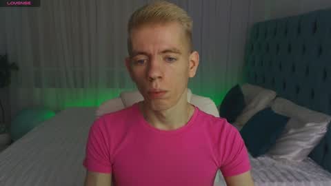 Snapshot of kireev_ chatting on January 27, 7:03 am online show from January 27, 7:03 am
