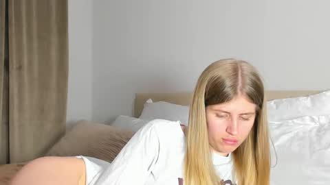 Kira online show from March 16, 8:02 pm