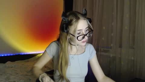 kisa____ online show from December 13, 7:53 pm