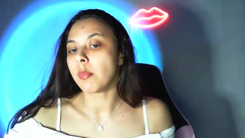 Snapshot of kiss_ameliaa chatting on February 19, 6:43 pm kiss_ameliaa online show from February 19, 6:43 pm