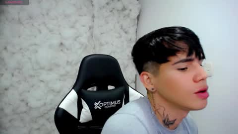 kiss_whitee online show from November 23, 3:26 am