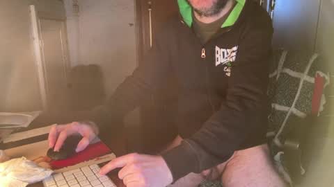 kissofbanned1983 online show from March 29, 9:33 am