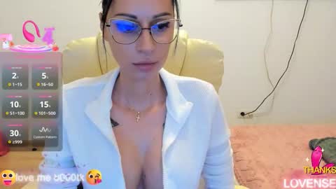 Snapshot of kisssnicol chatting on September 28, 4:49 pm kisssnicol online show from September 28, 4:49 pm