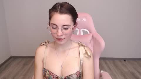 Snapshot of kisulya_meow246 chatting on October 14, 2:20 pm Vikki Rose online show from October 14, 2:20 pm