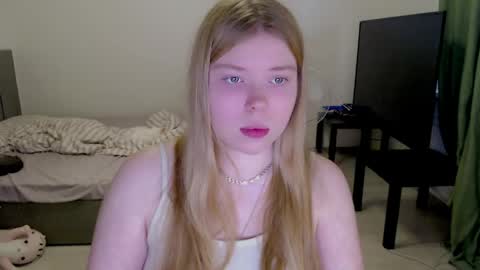 Jennyblonde and Emmabrunette online show from May 30, 4:49 pm