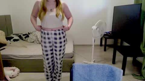 Jennyblonde and Emmabrunette online show from February 28, 1:37 pm