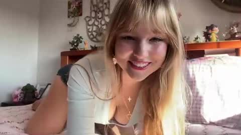 kittengirlxo online show from May 31, 4:55 am