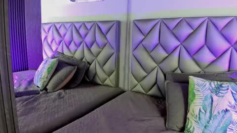   online show from March 27, 8:54 pm