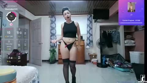 kitty_fitty29 online show from May 17, 11:36 pm