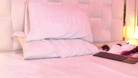kitty  online show from October 13, 6:37 am