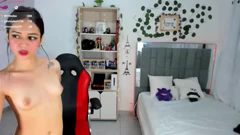 Snapshot of kitty_scoot chatting on October 11, 3:33 am kitty_scoot online show from October 11, 3:33 am