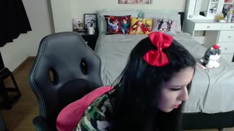 Snapshot of kittykat18x chatting on October 12, 3:43 am Isabel online show from October 12, 3:43 am