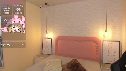  K I T T  Y  online show from October 23, 12:39 pm