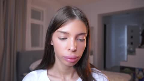 Alice online show from November 30, 9:00 pm