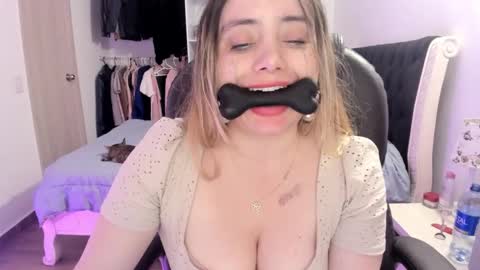 kittywantslove23 online show from September 15, 12:34 am