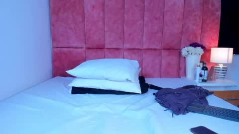 K I T T Y Y  online show from January 15, 7:22 pm