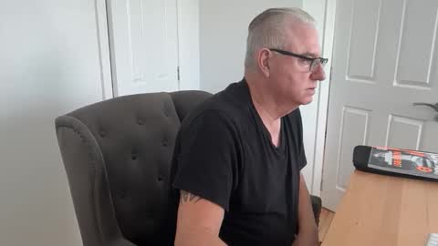 kiwicum169555 online show from May 13, 2:21 am