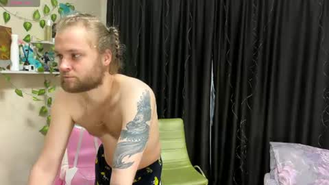 kiwiwi_wiwi online show from June 21, 12:00 pm