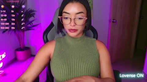 Snapshot of kleogold_1 chatting on September 28, 1:25 am Christina online show from September 28, 1:25 am