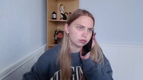 Snapshot of klerkarina chatting on October 12, 5:33 am klerkarina online show from October 12, 5:33 am