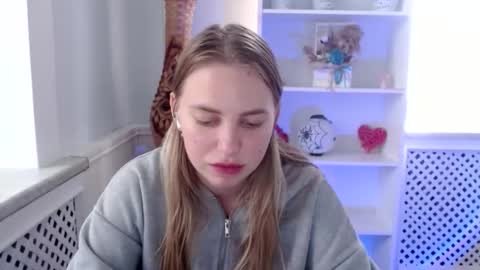 Snapshot of klerkarina chatting on October 10, 8:42 am klerkarina online show from October 10, 8:42 am