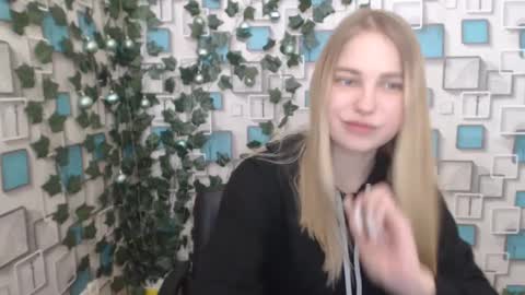 Snapshot of klerkarina chatting on January 4, 9:10 am klerkarina online show from January 4, 9:10 am