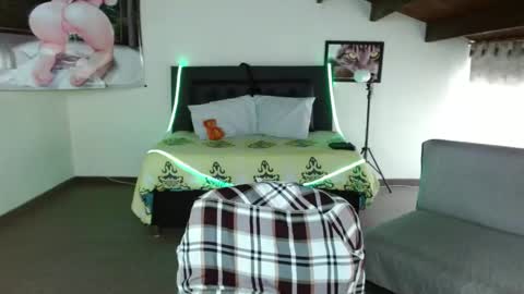 Kloe deker online show from February 17, 5:12 pm