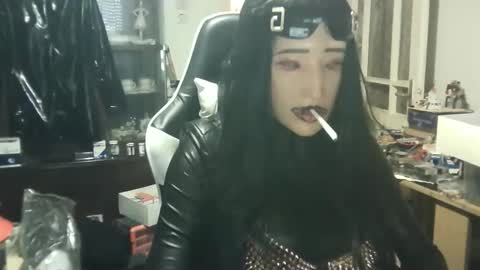 LatexPeti online show from April 11, 11:25 am