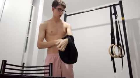 Facu online show from November 24, 4:33 am