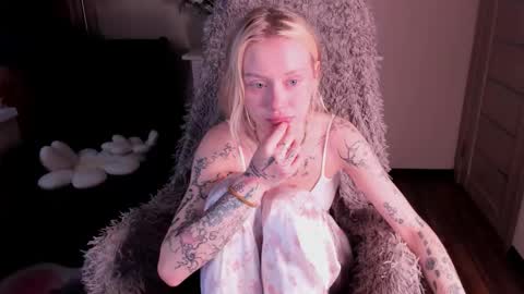 kris_grant online show from December 14, 10:54 am