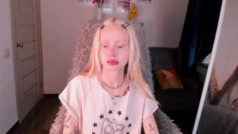 kris_grant online show from May 26, 10:21 am