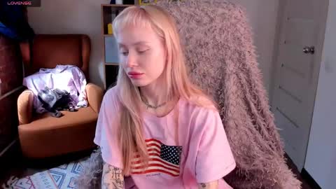 kris_grant online show from April 12, 10:30 am