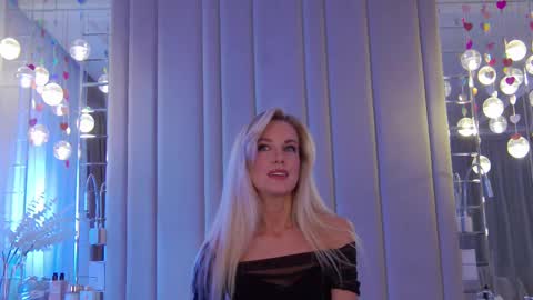 Snapshot of krissone chatting on February 25, 7:27 pm Kristina online show from February 25, 7:27 pm