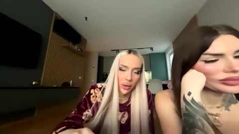 Kris the doll online show from December 3, 1:12 pm