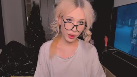 kristialsoopp online show from January 11, 6:47 pm