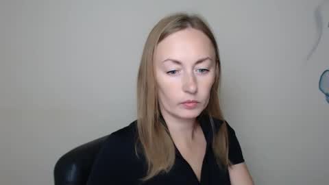 Snapshot of kristinahech_ chatting on October 6, 6:42 am Kristi online show from October 6, 6:42 am