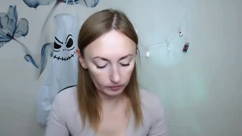 Snapshot of kristinahech_ chatting on October 20, 6:29 am Kristi online show from October 20, 6:29 am