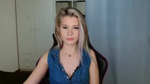 KristineAmore online show from February 28, 7:23 am