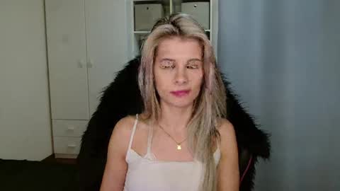 KristineAmore online show from February 19, 10:09 pm