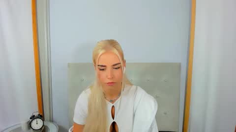 KristyFlowers online show from September 12, 3:58 pm