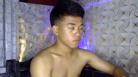 kritthanarkorn online show from March 31, 1:06 am